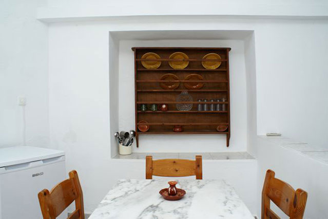Dinning table in Barbakas apartment