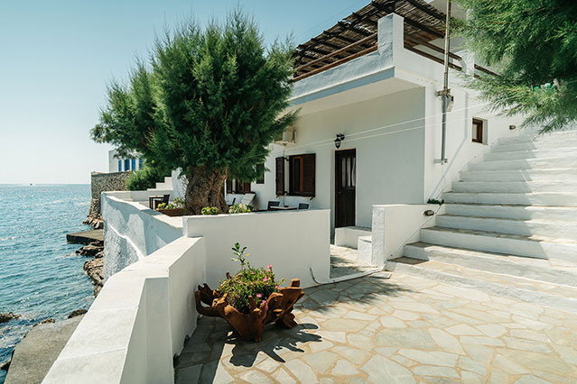 Rooms and apartments in Kamares of Sifnos