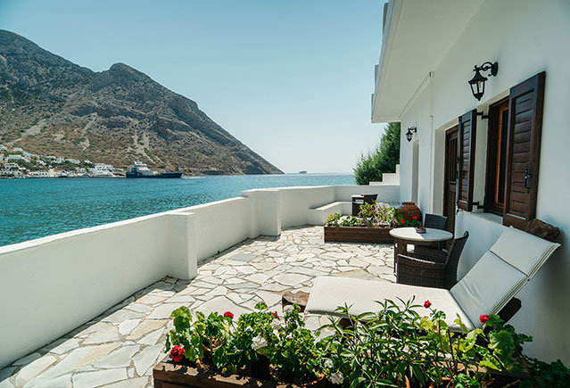 Stay in Sifnos by the sea